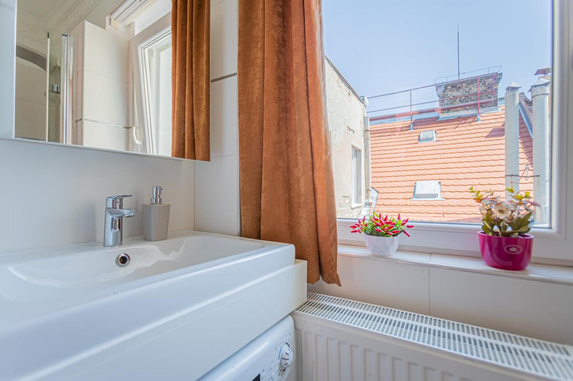 Iranyi Studio Budapest Bagian luar foto